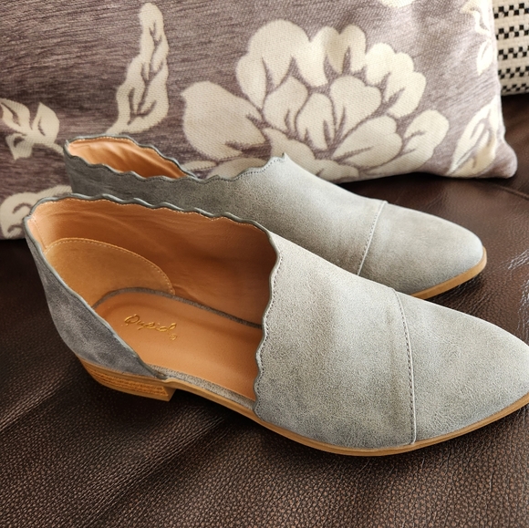 Shoes - Picture 3 of 6